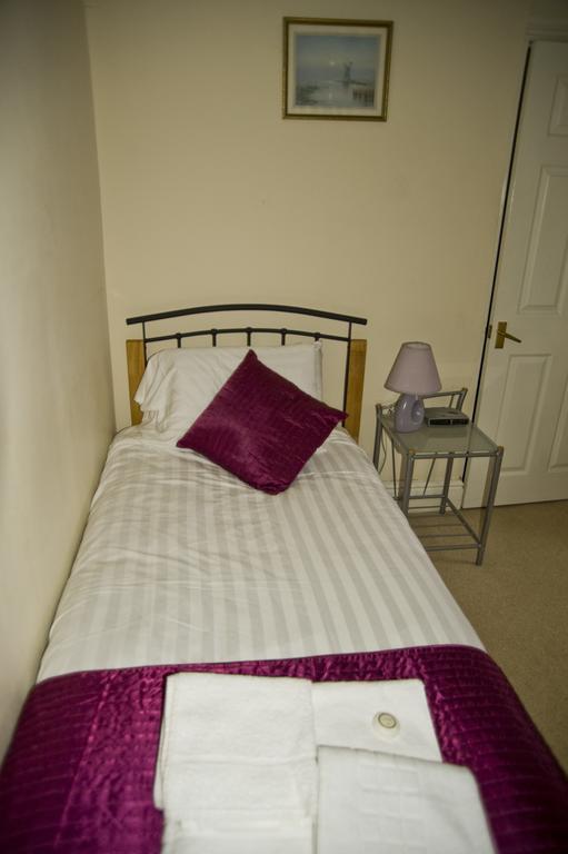 Hotel The Three Horseshoes Alton  Exterior foto