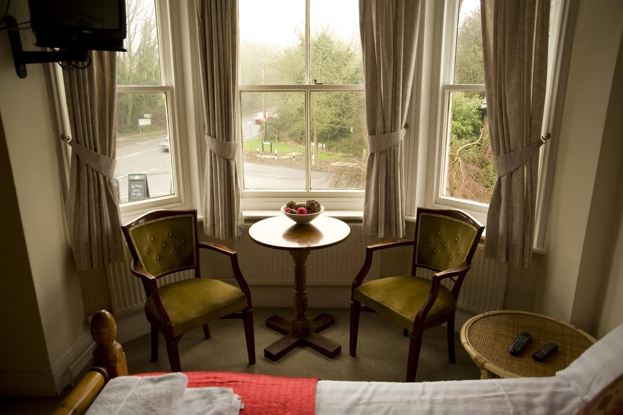 Hotel The Three Horseshoes Alton  Exterior foto